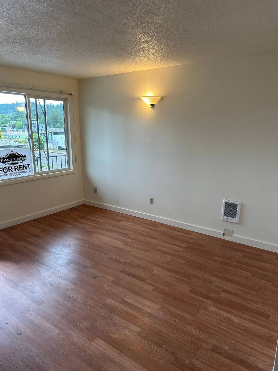 Apartment for rent at 1890 Kalmia St, Sweet Home, OR 97386