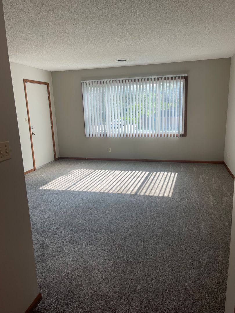 Apartment for rent at 725 N 66th St, Lincoln, NE 68505