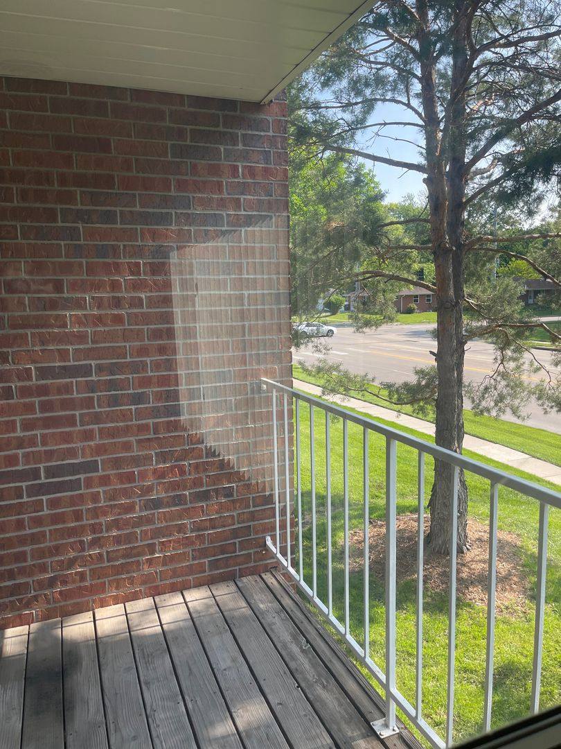 Apartment for rent at 725 N 66th St, Lincoln, NE 68505