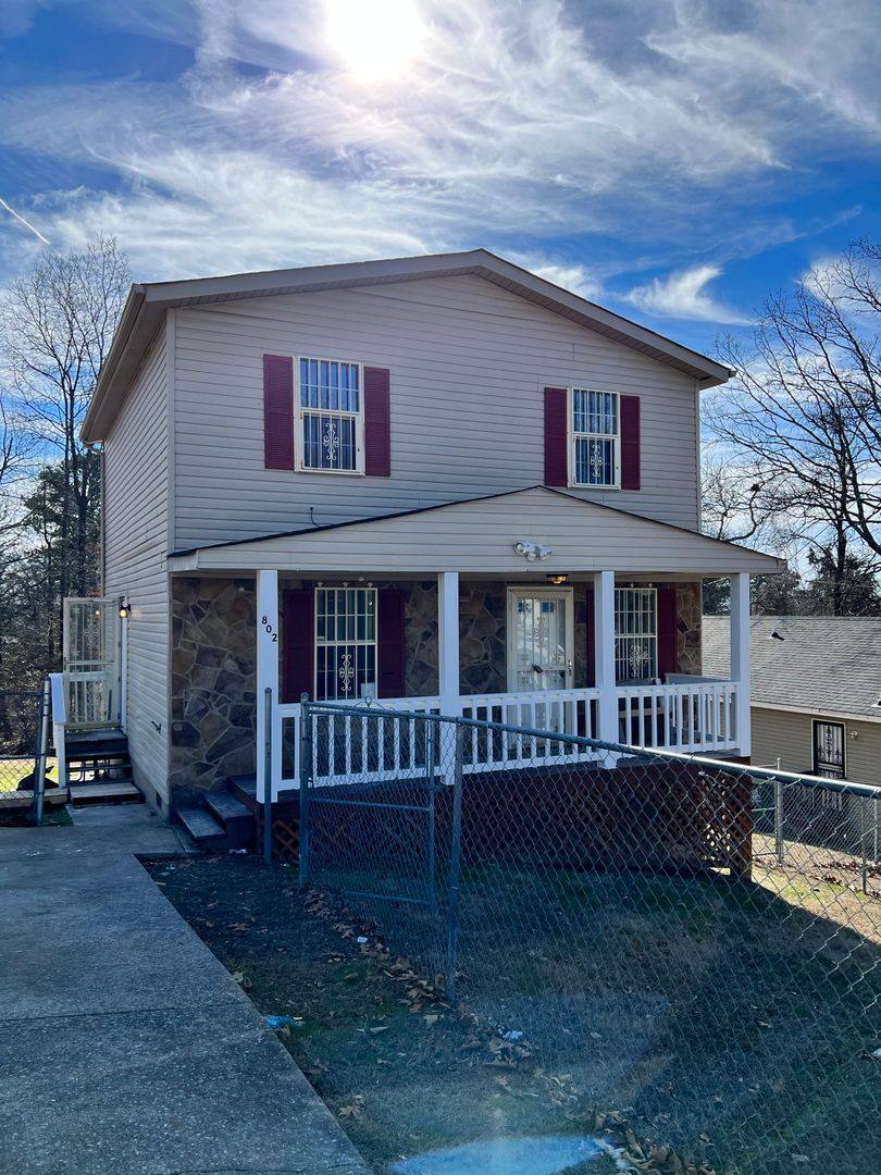 Apartment for rent at 802 Aubrey Ave, Chattanooga, TN 37411