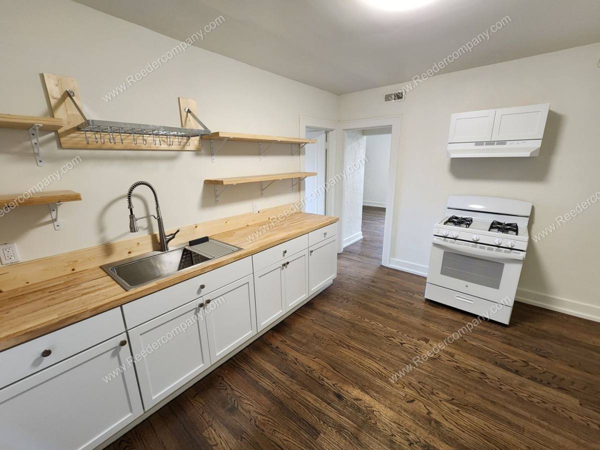 Apartment for rent at 1916 Calumet Ave, Whiting, IN 46394