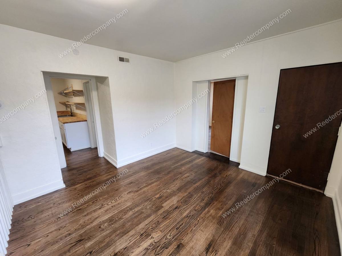 Apartment for rent at 1916 Calumet Ave, Whiting, IN 46394