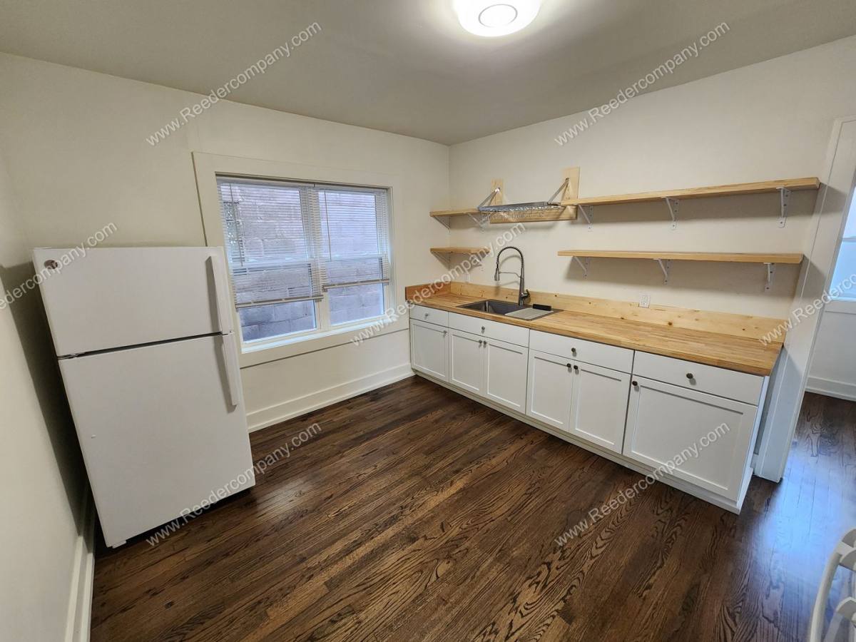 Apartment for rent at 1916 Calumet Ave, Whiting, IN 46394