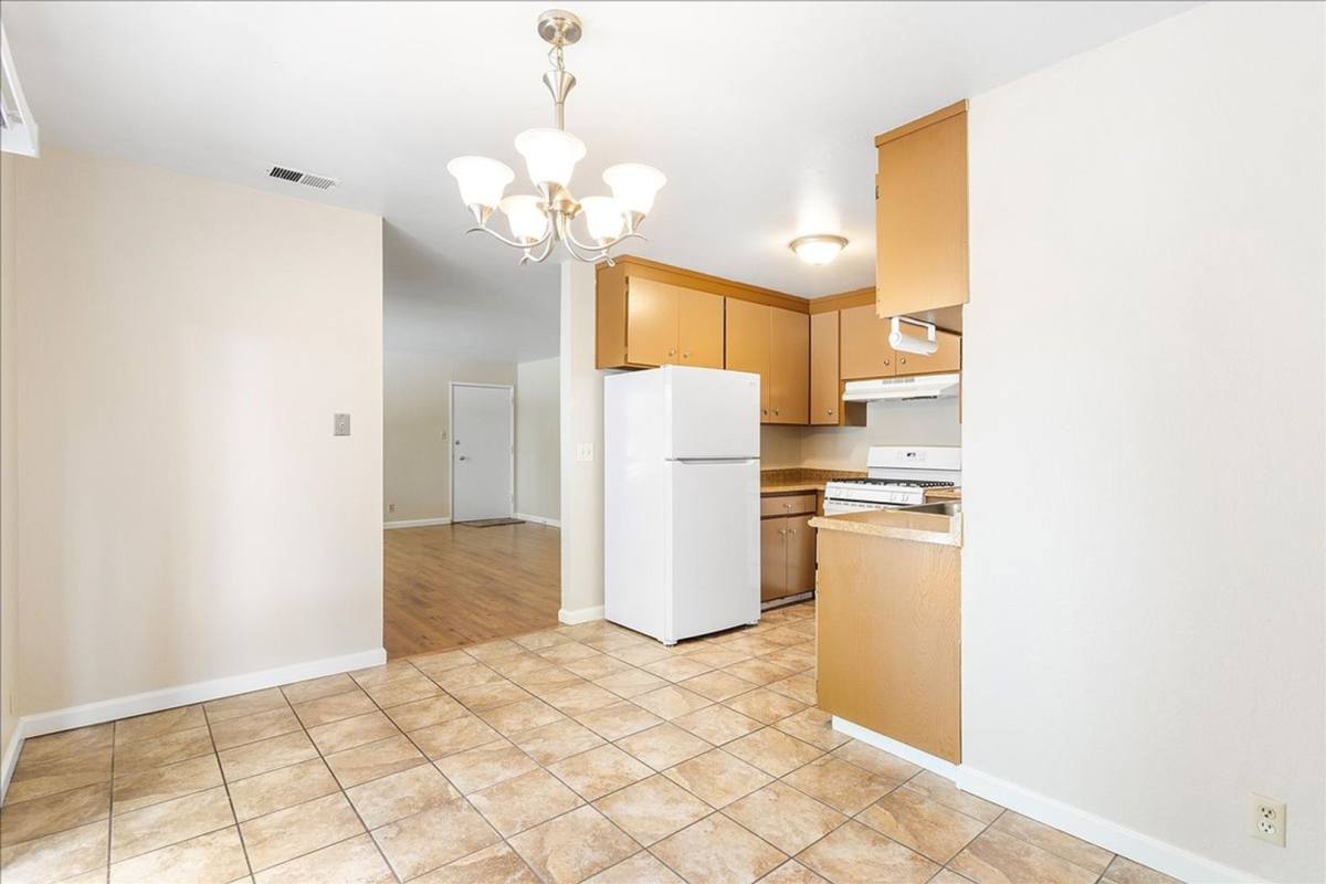 Apartment for rent at 2120 San Antonio Ave, Alameda, CA 94501