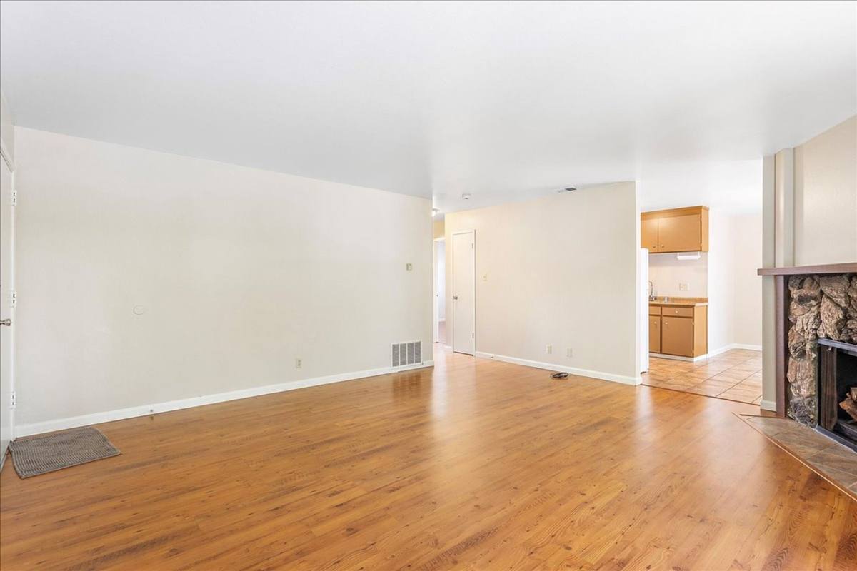 Apartment for rent at 2120 San Antonio Ave, Alameda, CA 94501