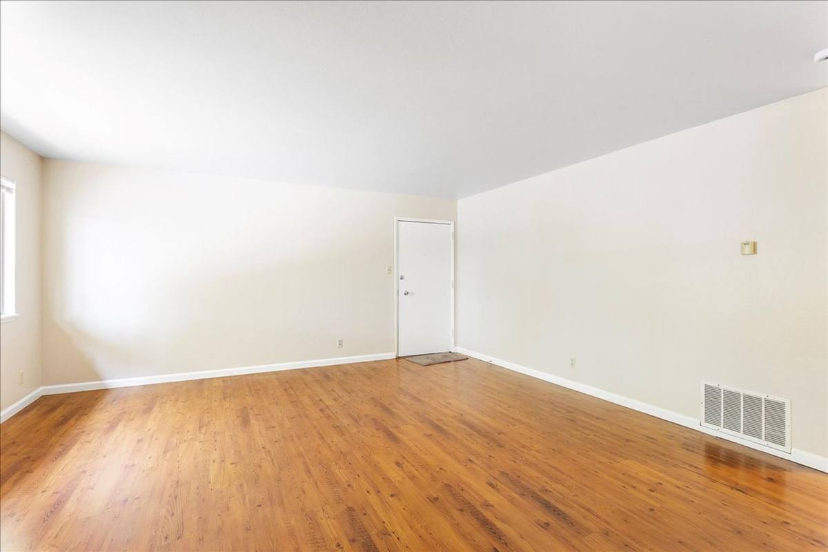 Apartment for rent at 2120 San Antonio Ave, Alameda, CA 94501