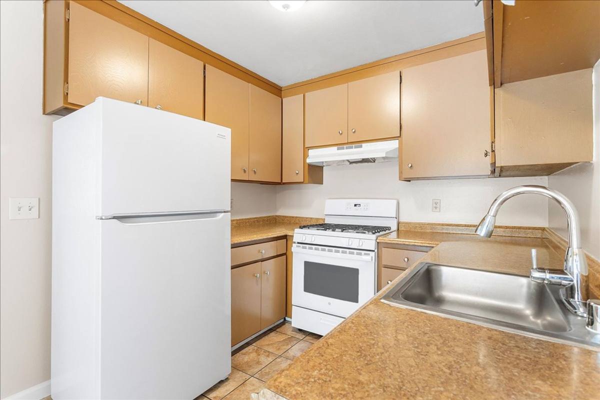 Apartment for rent at 2120 San Antonio Ave, Alameda, CA 94501
