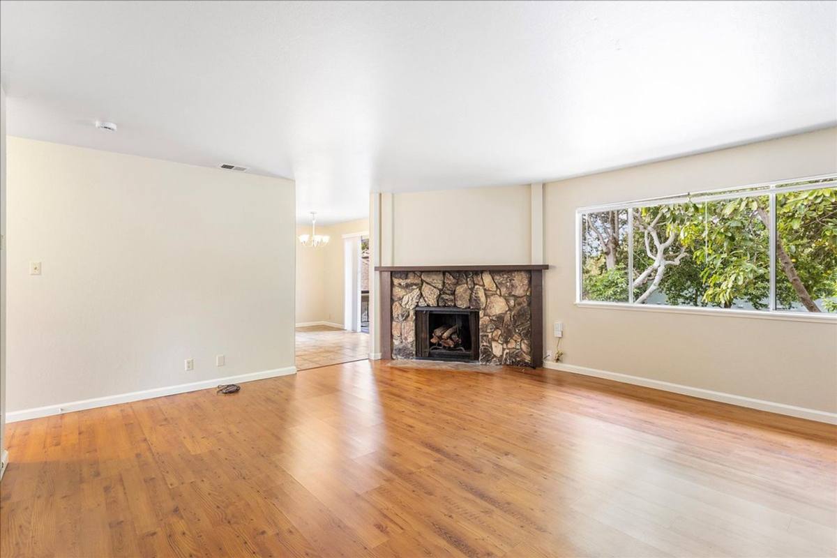 Apartment for rent at 2120 San Antonio Ave, Alameda, CA 94501