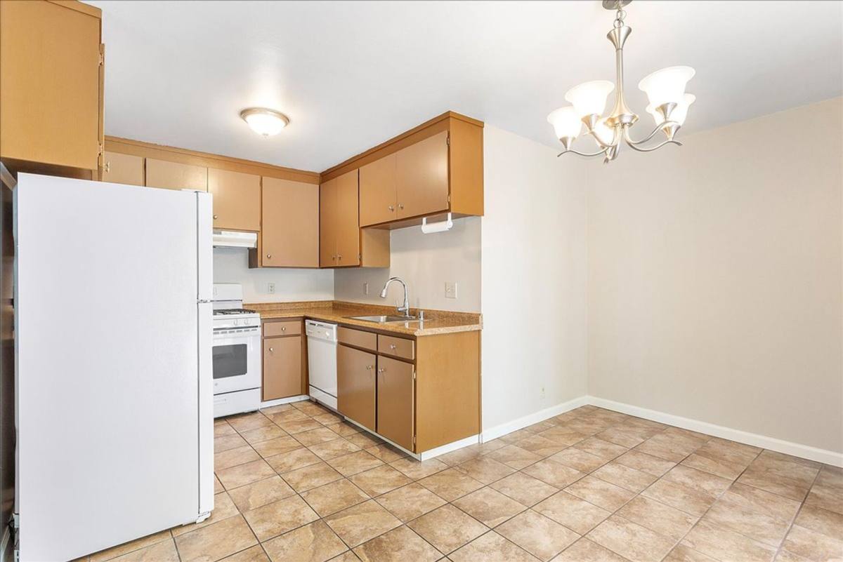 Apartment for rent at 2120 San Antonio Ave, Alameda, CA 94501