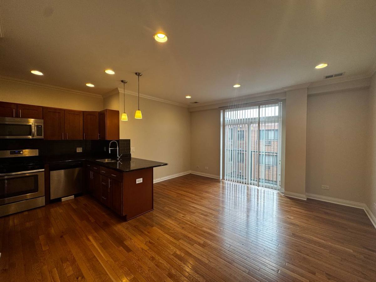 Apartment for rent at 1334-36 W Morse Ave, Chicago, IL 60626
