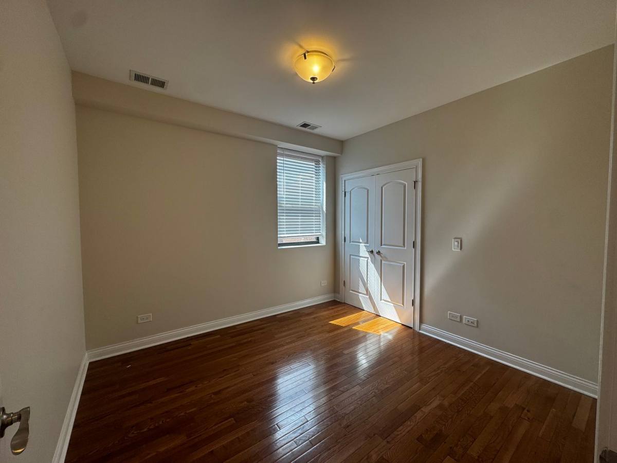Apartment for rent at 1334-36 W Morse Ave, Chicago, IL 60626
