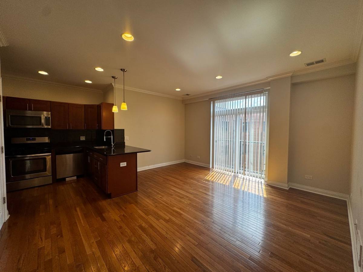 Apartment for rent at 1334-36 W Morse Ave, Chicago, IL 60626