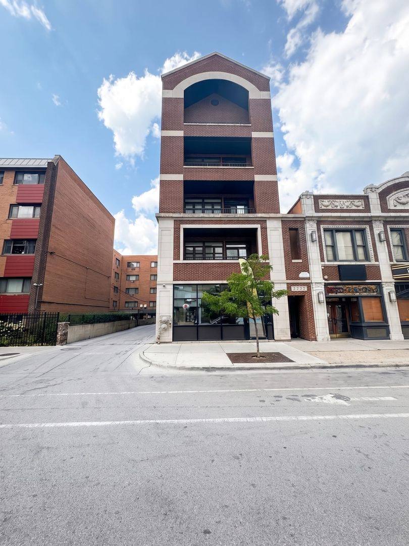 Apartment for rent at 1334-36 W Morse Ave, Chicago, IL 60626