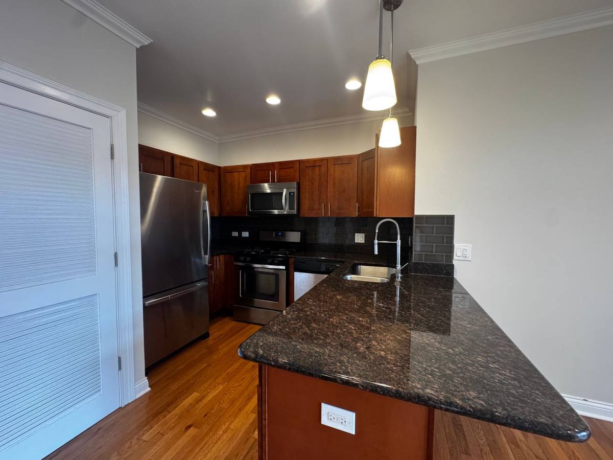 Apartment for rent at 1334-36 W Morse Ave, Chicago, IL 60626
