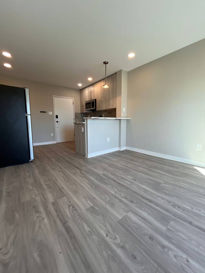 Apartment for rent at 101 S Victoria Ave, Ventnor City, NJ 08406