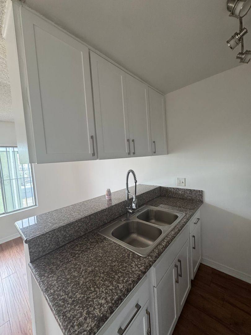 Apartment for rent at 932 W 80th St, Los Angeles, CA 90044