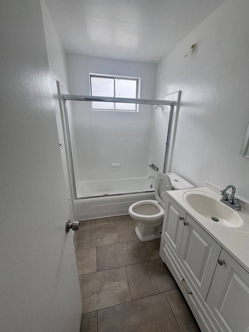 Apartment for rent at 932 W 80th St, Los Angeles, CA 90044