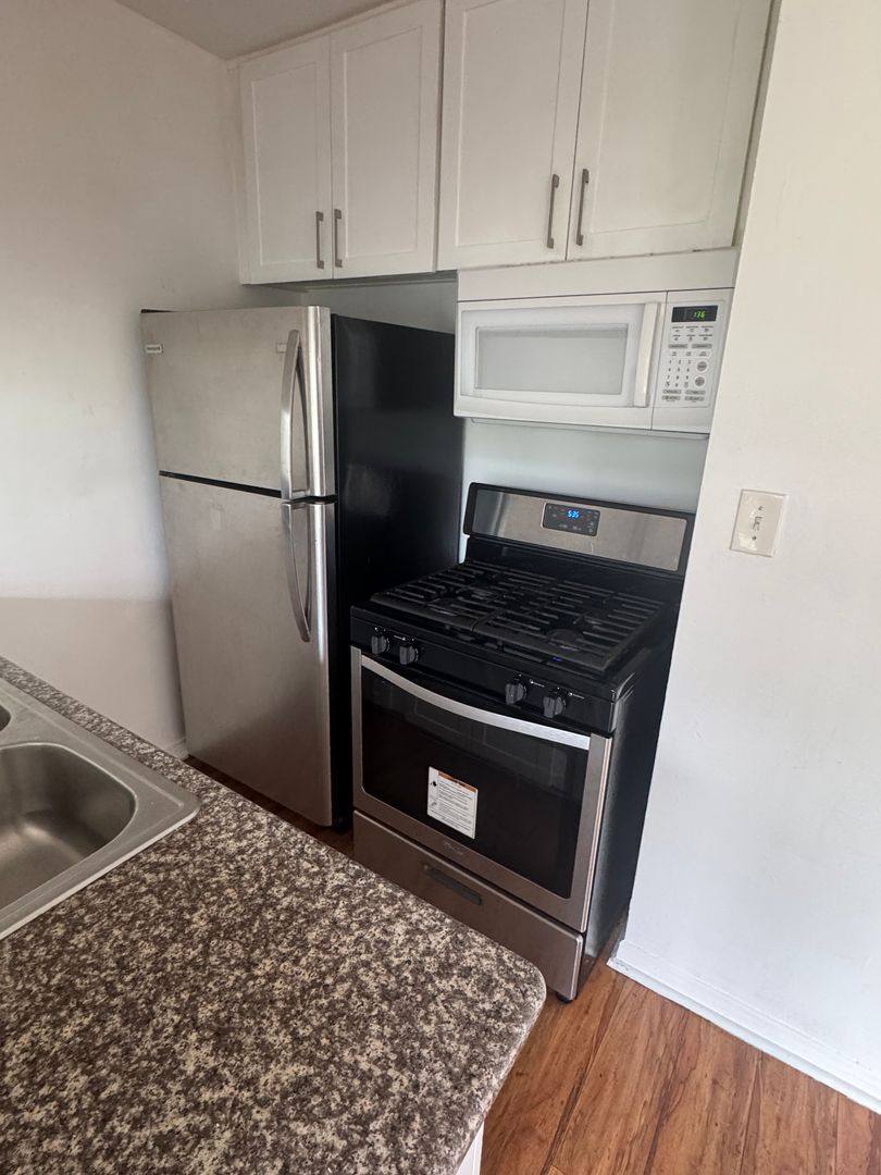 Apartment for rent at 932 W 80th St, Los Angeles, CA 90044