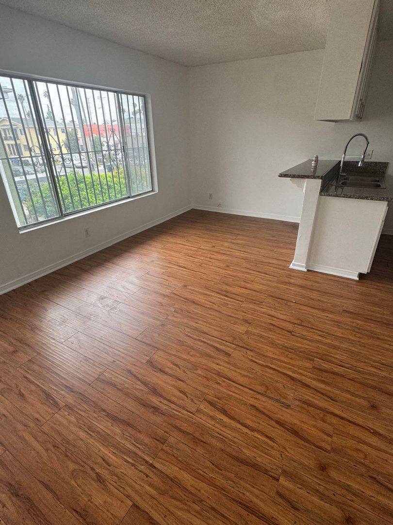 Apartment for rent at 932 W 80th St, Los Angeles, CA 90044