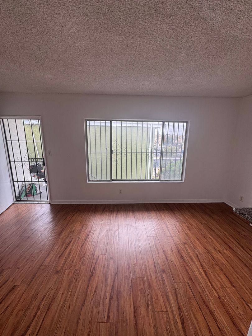 Apartment for rent at 932 W 80th St, Los Angeles, CA 90044
