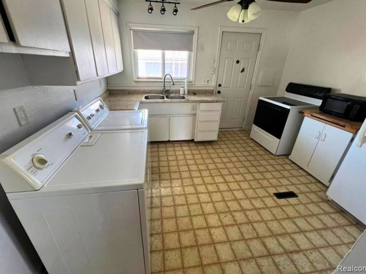 House for rent at 5371 Culver St, Dearborn Heights, MI 48125