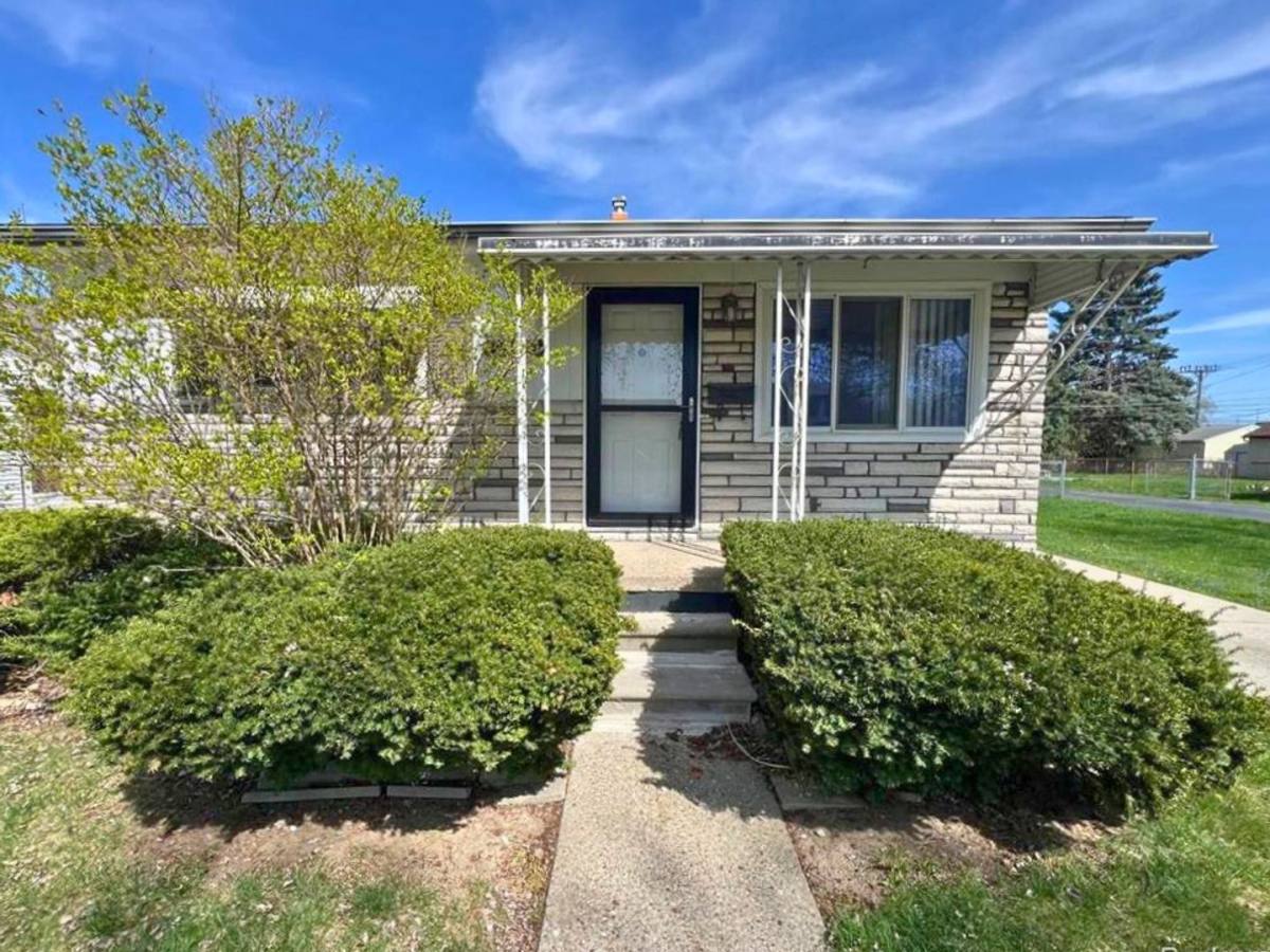 House for rent at 5371 Culver St, Dearborn Heights, MI 48125