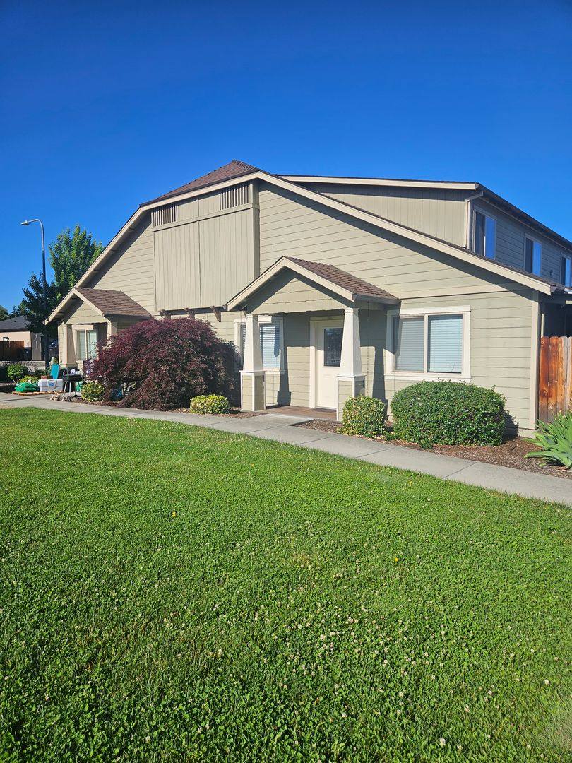 Apartment for rent at 171 Mellecker Way, Medford, OR 97501