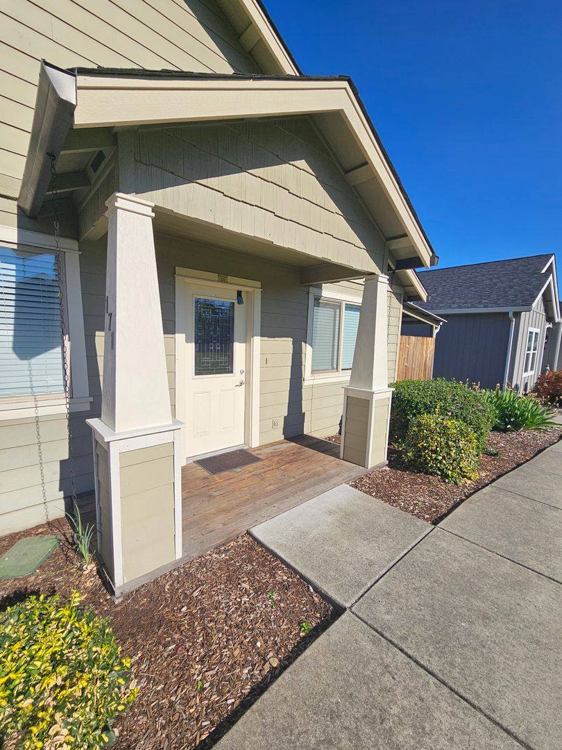 Apartment for rent at 171 Mellecker Way, Medford, OR 97501
