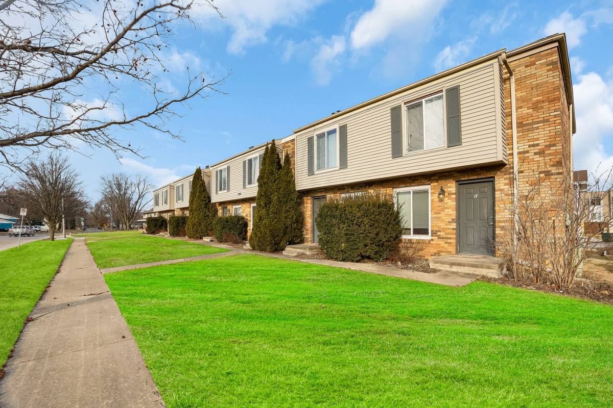 Apartment for rent at 1103 Gettysburg, Bloomington, IL 61704