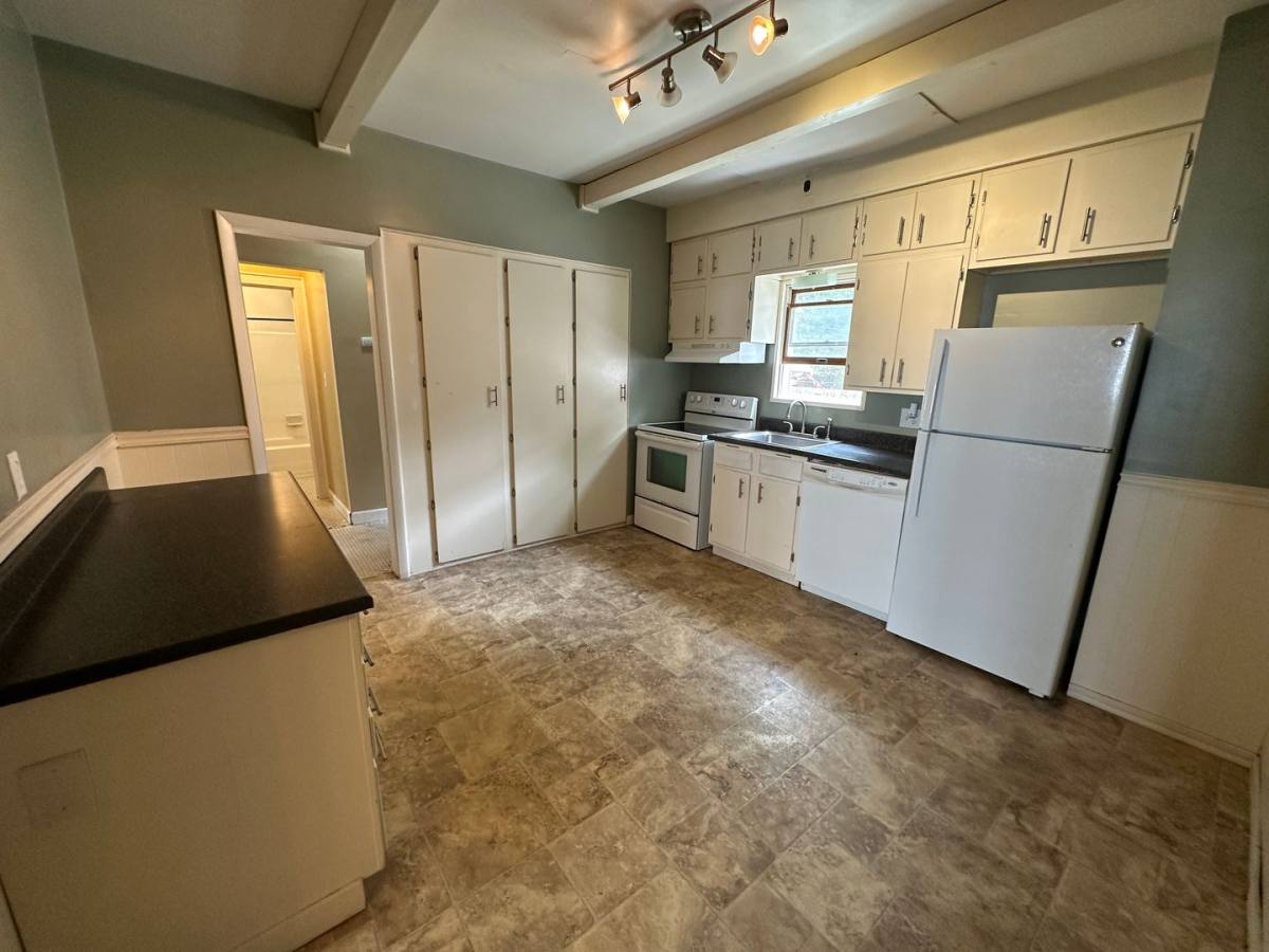 House for rent at 915 Veto NW, Grand Rapids, MI 49504