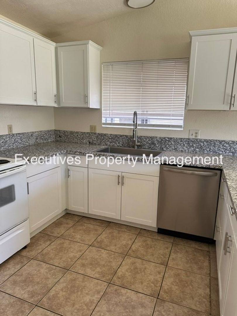 House for rent at 322 Pamela Court, Merced, CA 95340