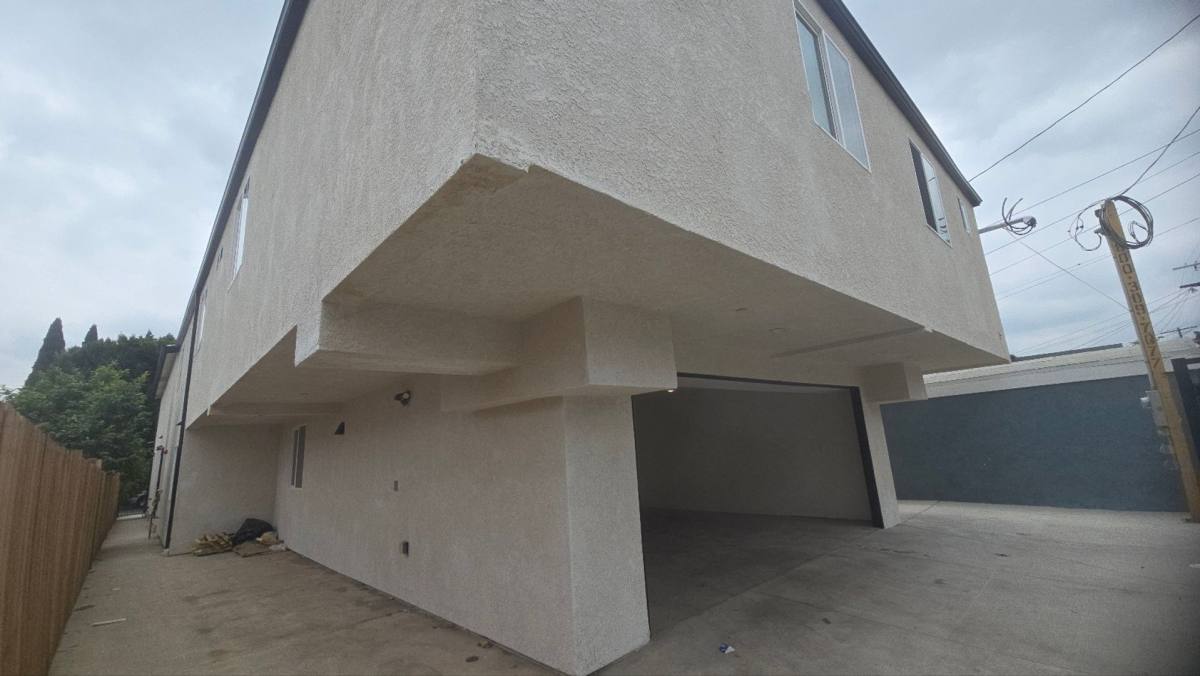 Apartment for rent at 835 E 33rd St, Los Angeles, CA 90011