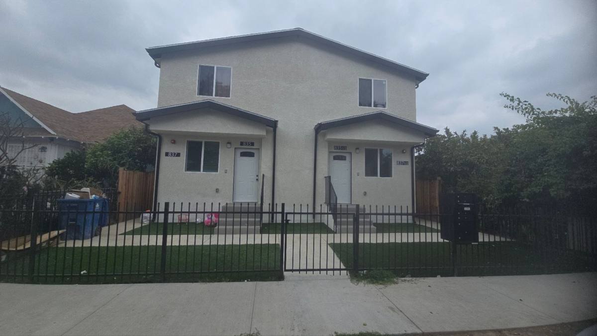 Apartment for rent at 835 E 33rd St, Los Angeles, CA 90011