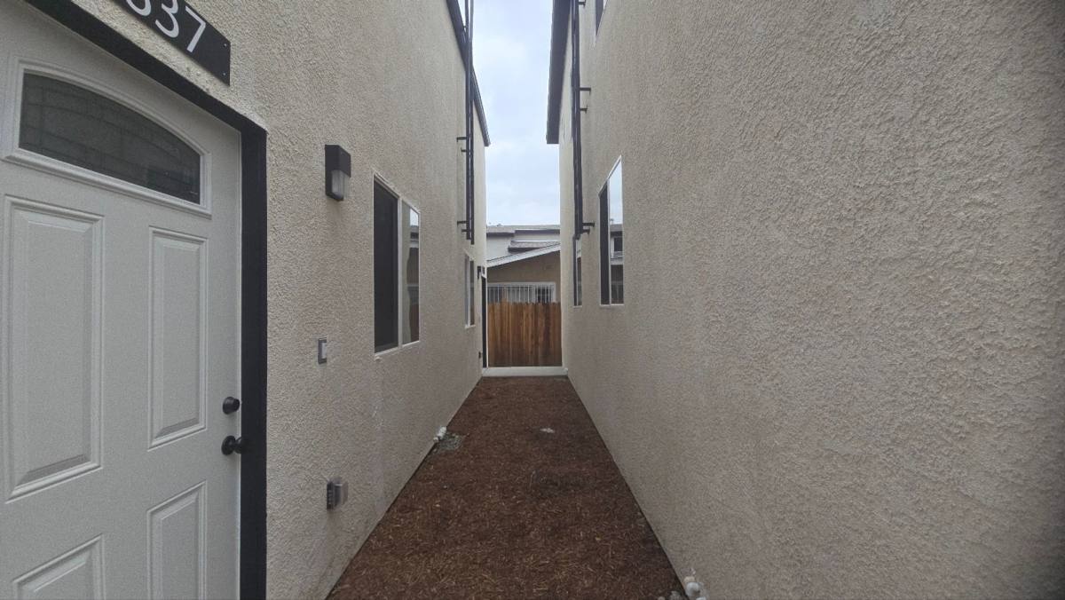 Apartment for rent at 835 E 33rd St, Los Angeles, CA 90011