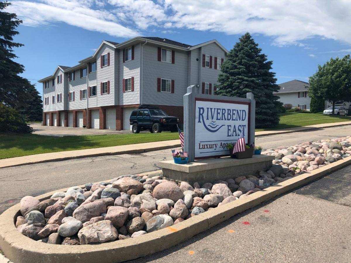 Apartment for rent at 1022, 1024, 1028 Riverbend Dr, Hartford, WI 53027