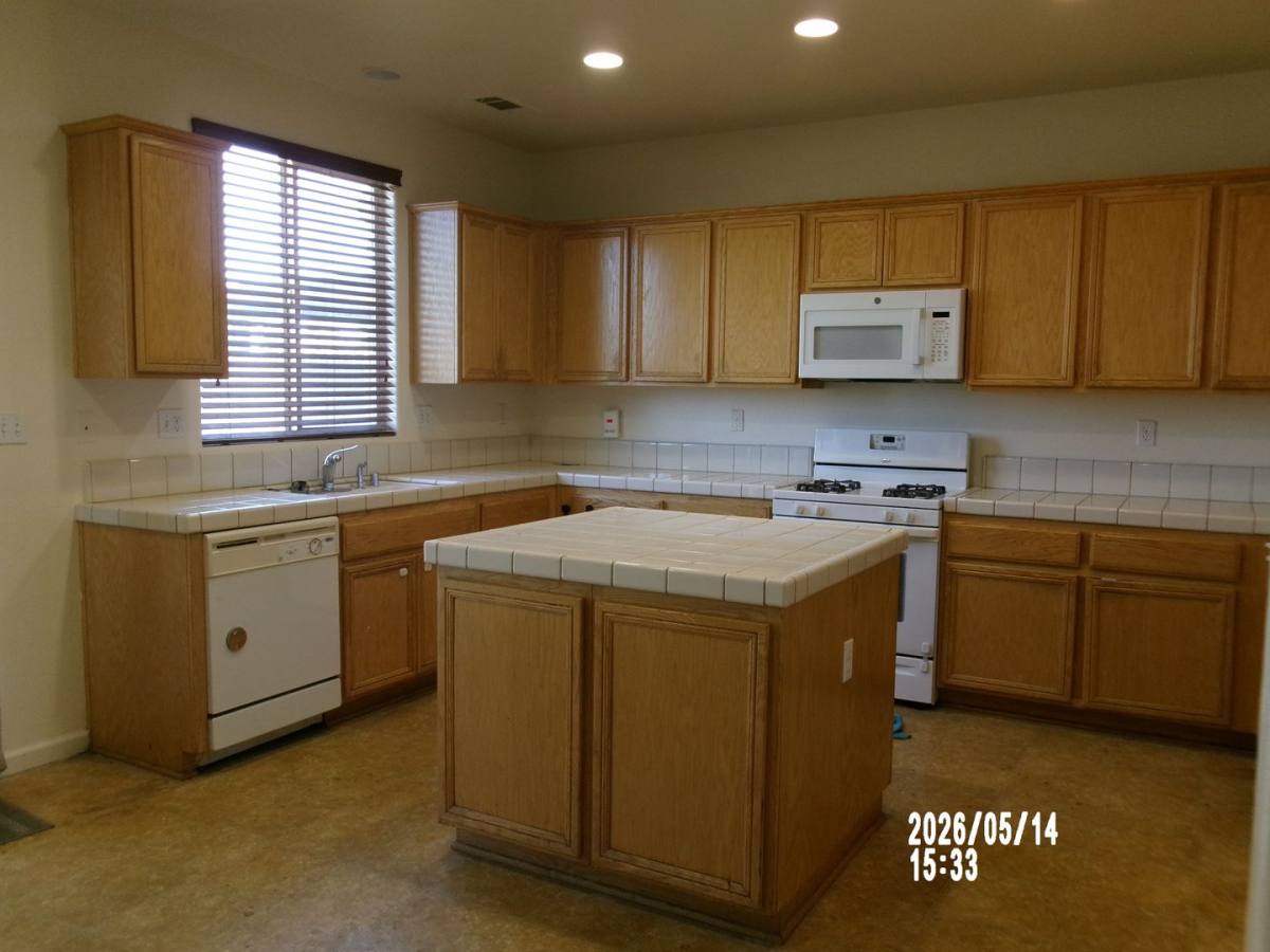 House for rent at 8728 High Ridge Dr, Bakersfield, CA 93313