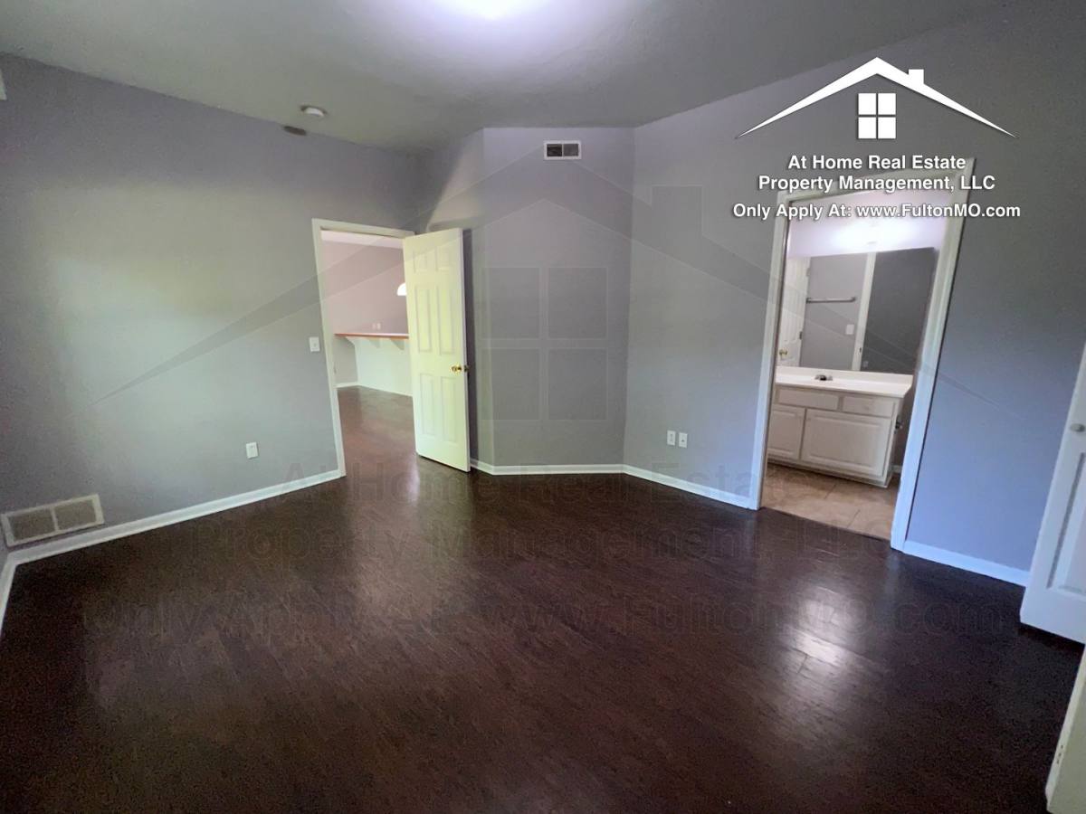 Townhouse for rent at 997 Boulder Court, Fulton, MO 65251