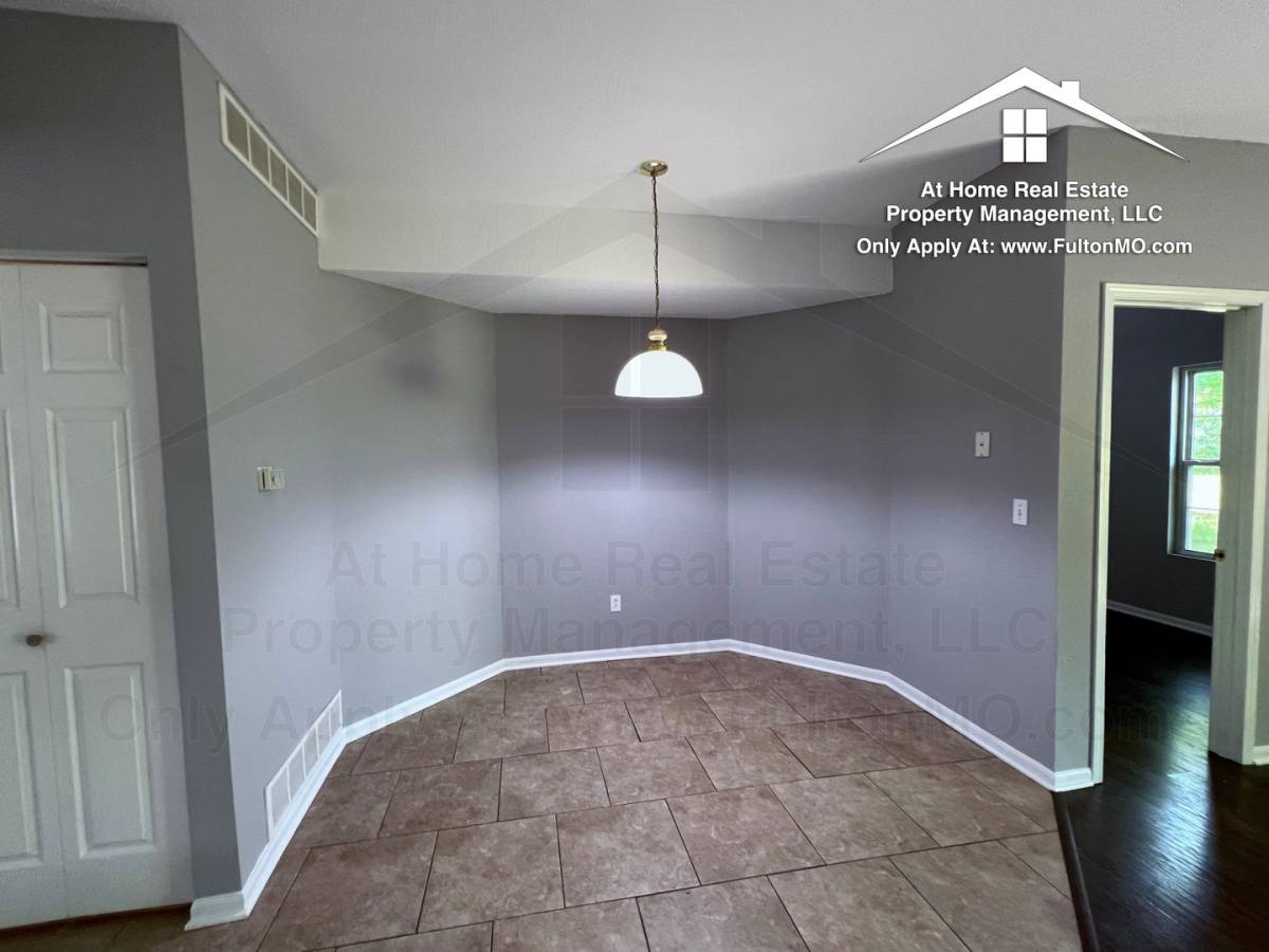 Townhouse for rent at 997 Boulder Court, Fulton, MO 65251