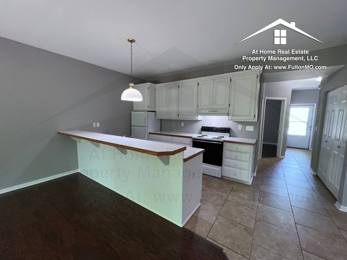 Townhouse for rent at 997 Boulder Court, Fulton, MO 65251