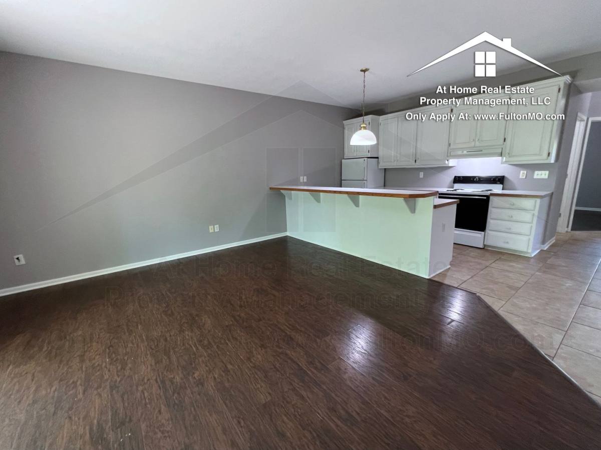 Townhouse for rent at 997 Boulder Court, Fulton, MO 65251