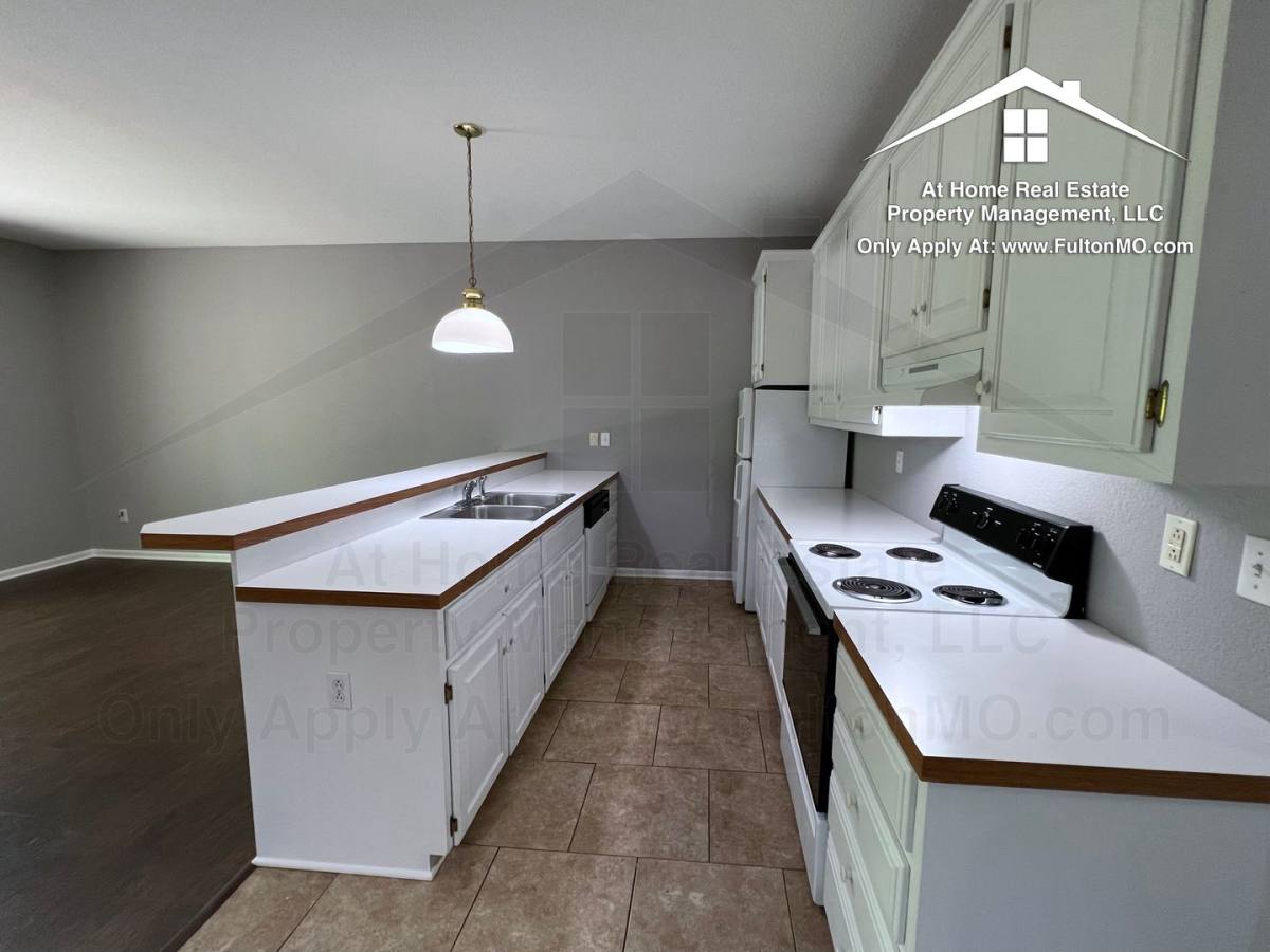 Townhouse for rent at 997 Boulder Court, Fulton, MO 65251