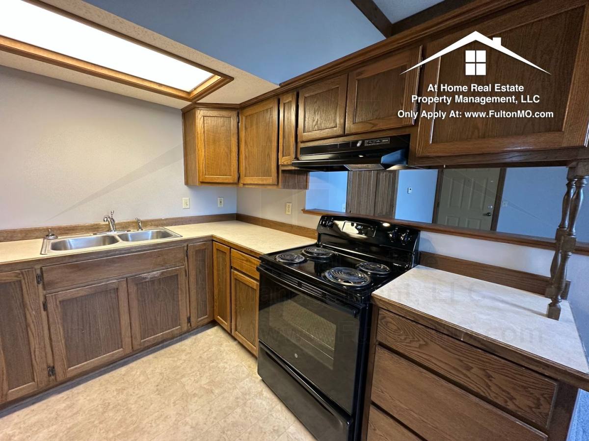 Apartment for rent at 103 E 10th St #13, Fulton, MO 65251