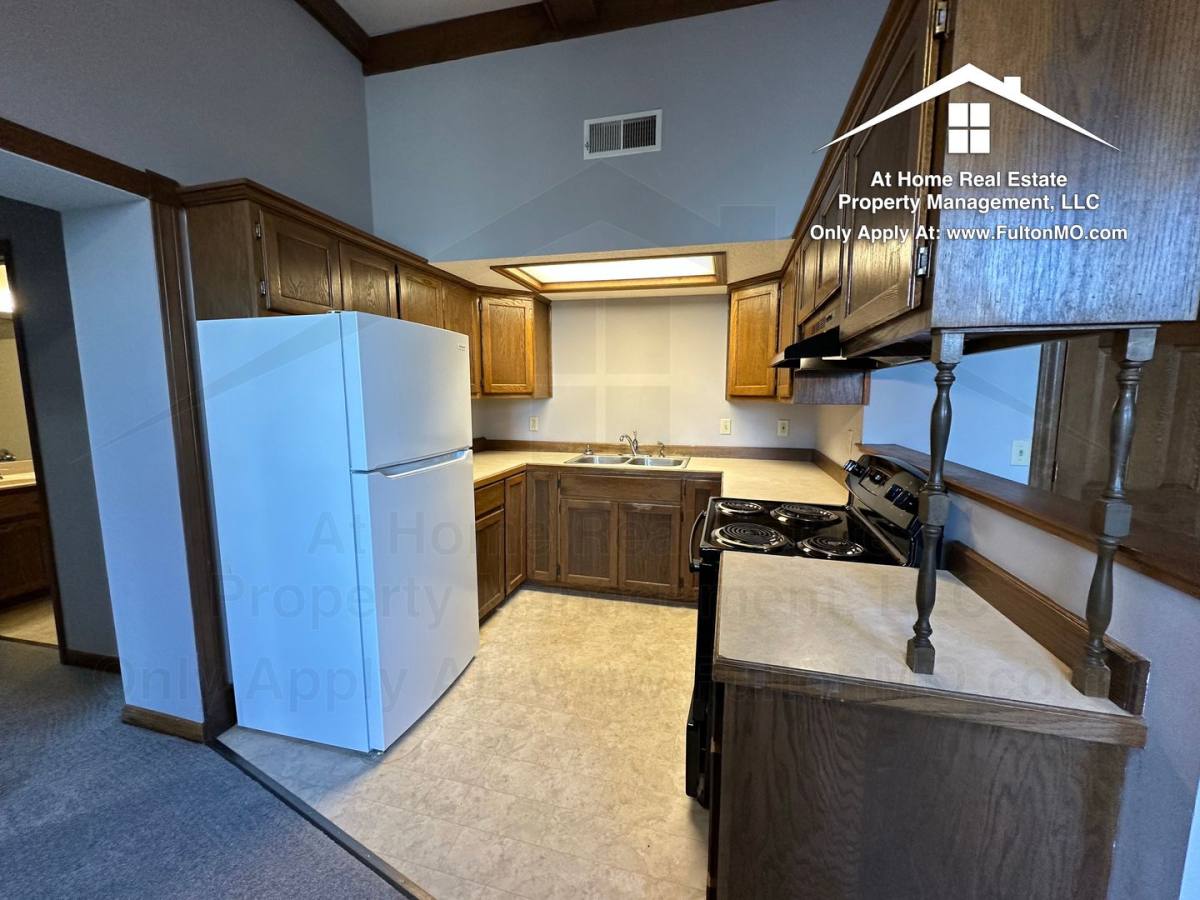 Apartment for rent at 103 E 10th St #13, Fulton, MO 65251