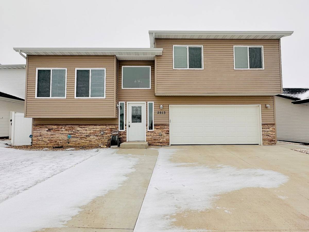 House for rent at 2513 Ivory St, Minot, ND 58703