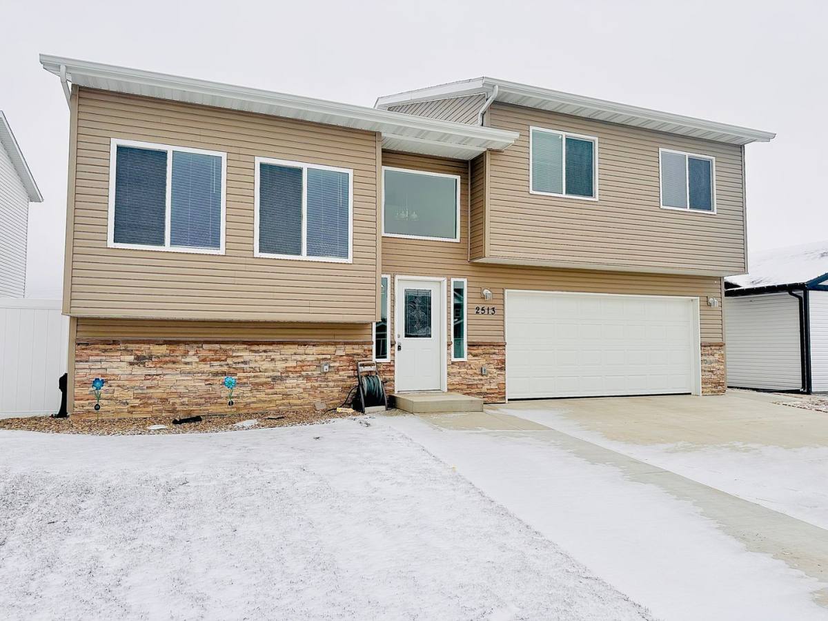 House for rent at 2513 Ivory St, Minot, ND 58703