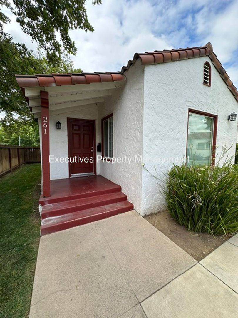 House for rent at 261 W 19th St, Merced, CA 95340
