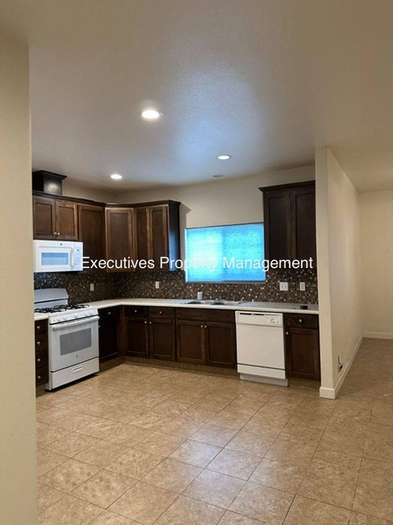 House for rent at 261 W 19th St, Merced, CA 95340