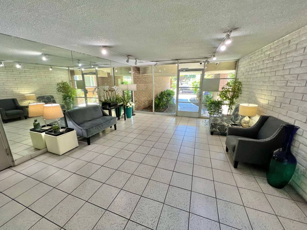 Apartment for rent at 2055 E Broadway, Long Beach, CA 90803