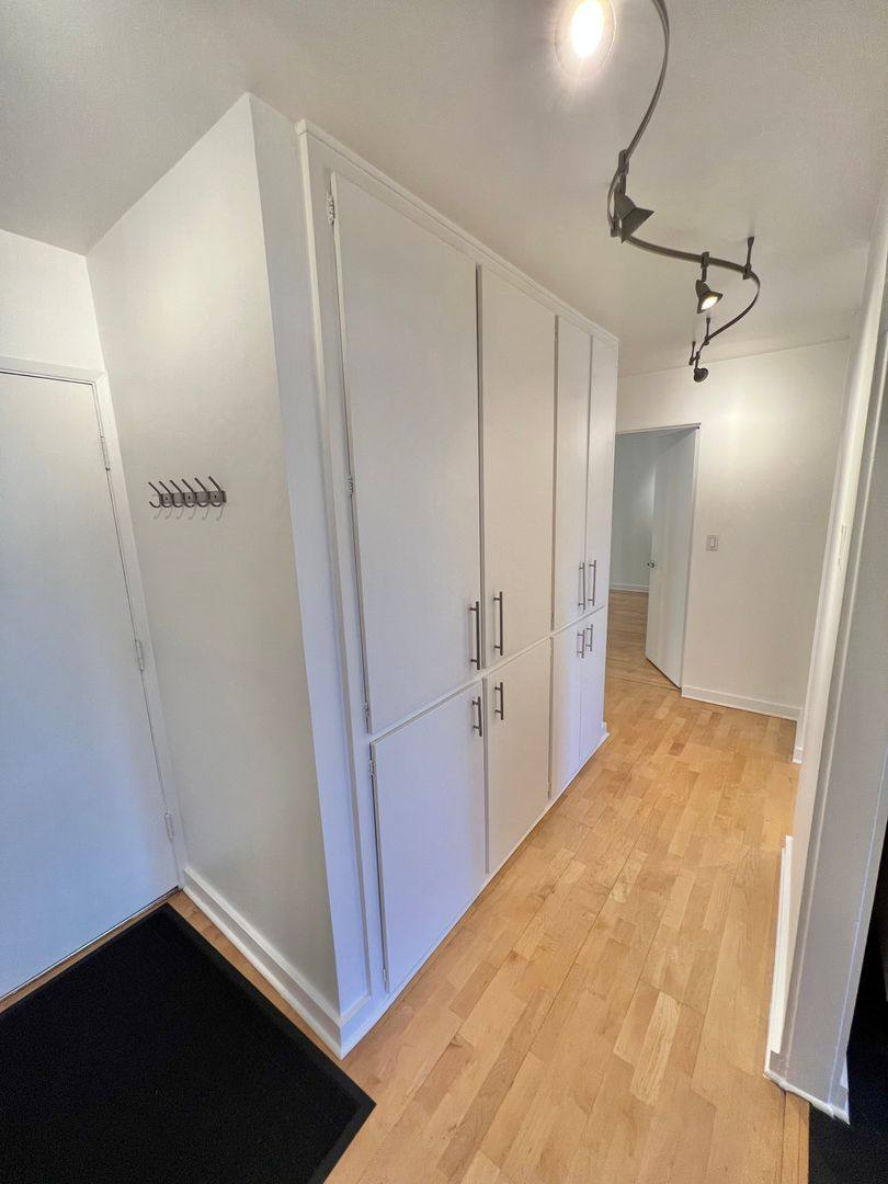 Apartment for rent at 2055 E Broadway, Long Beach, CA 90803