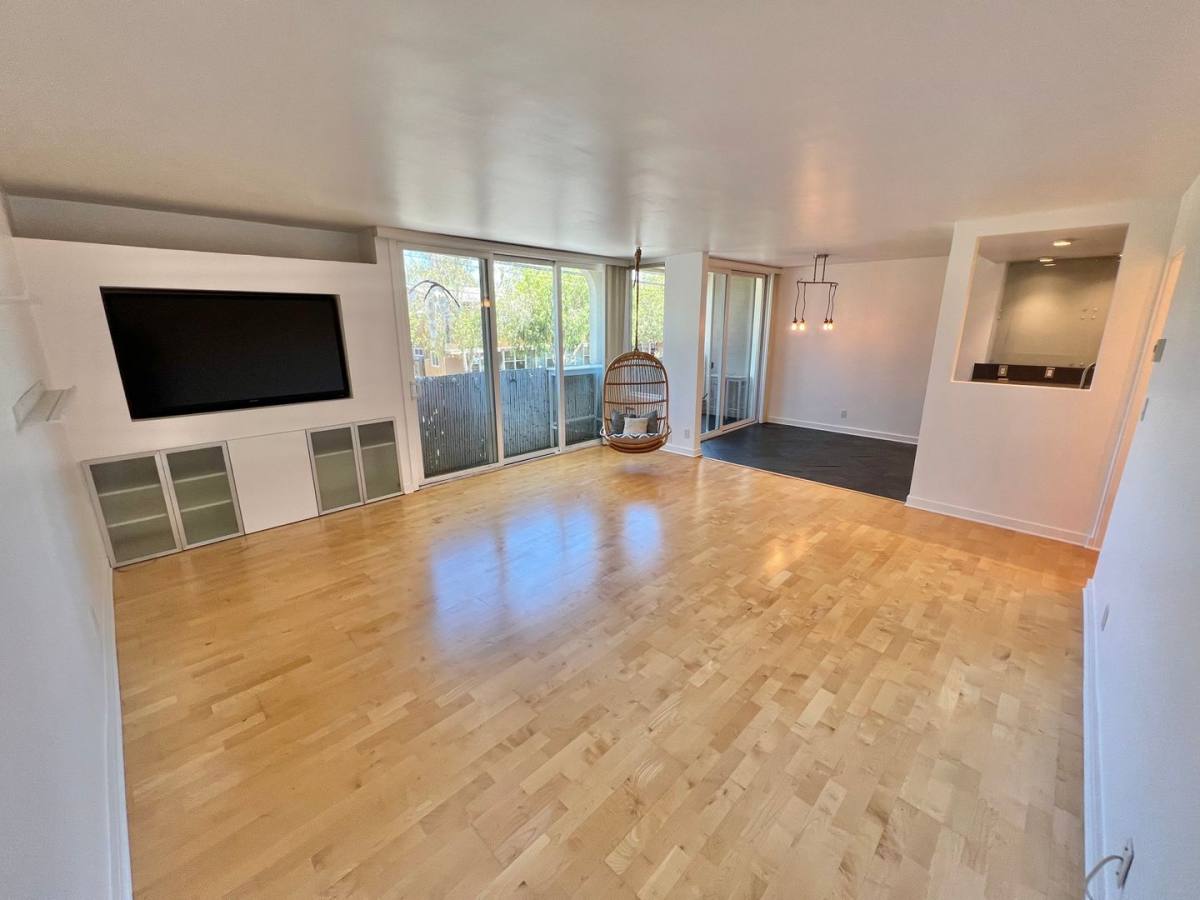 Apartment for rent at 2055 E Broadway, Long Beach, CA 90803